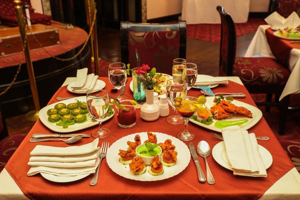 Grand Hotel Катманду Экстерьер фото
