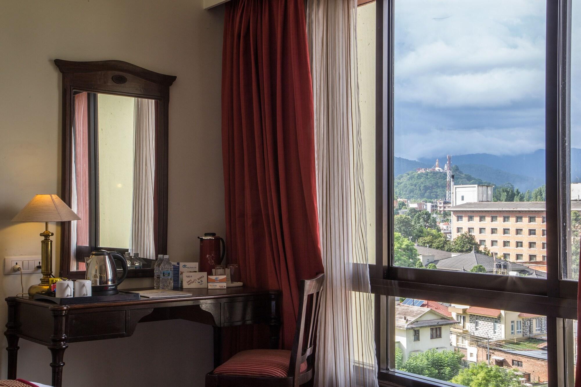 Grand Hotel Катманду Экстерьер фото