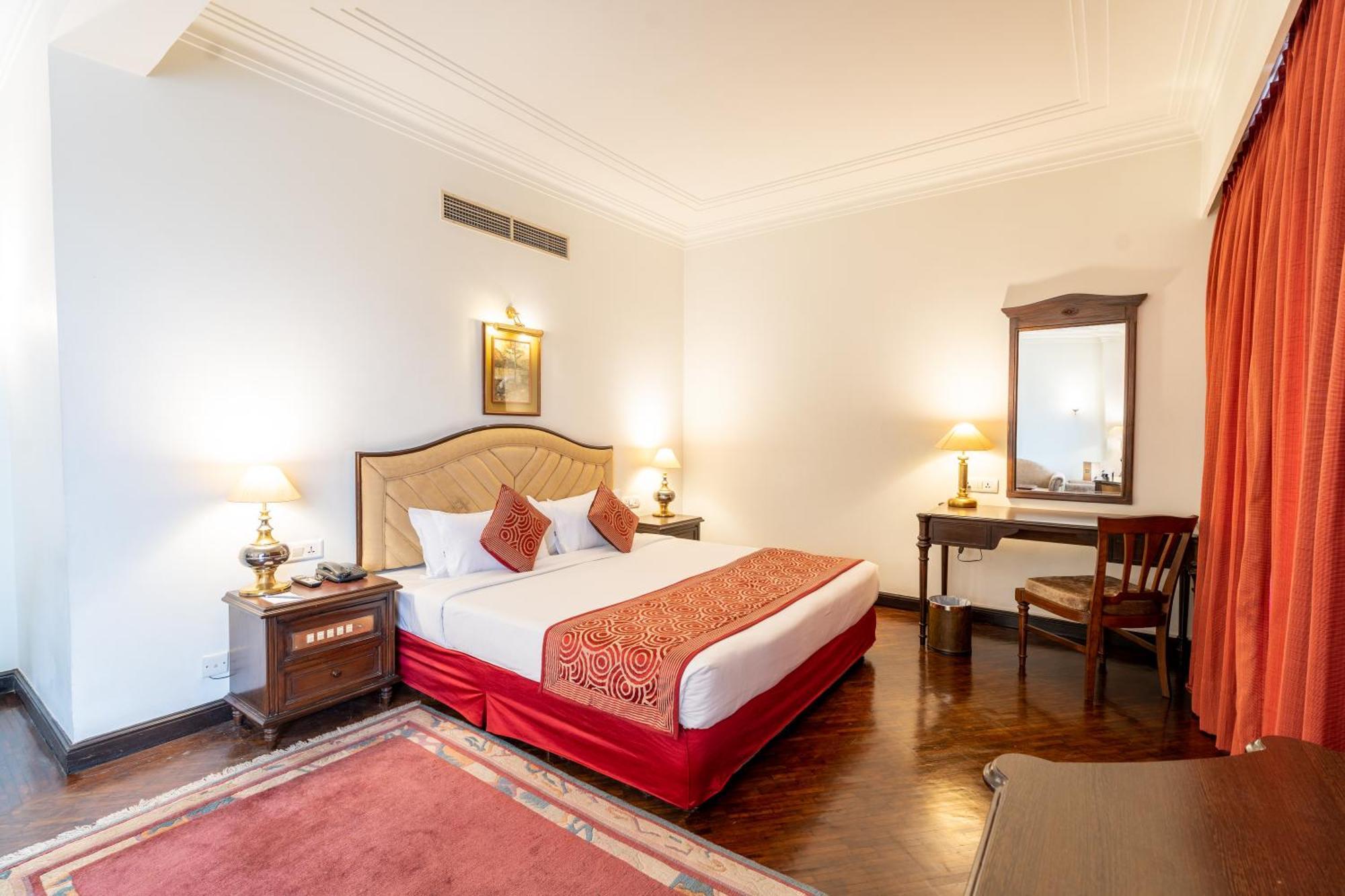 Grand Hotel Катманду Экстерьер фото
