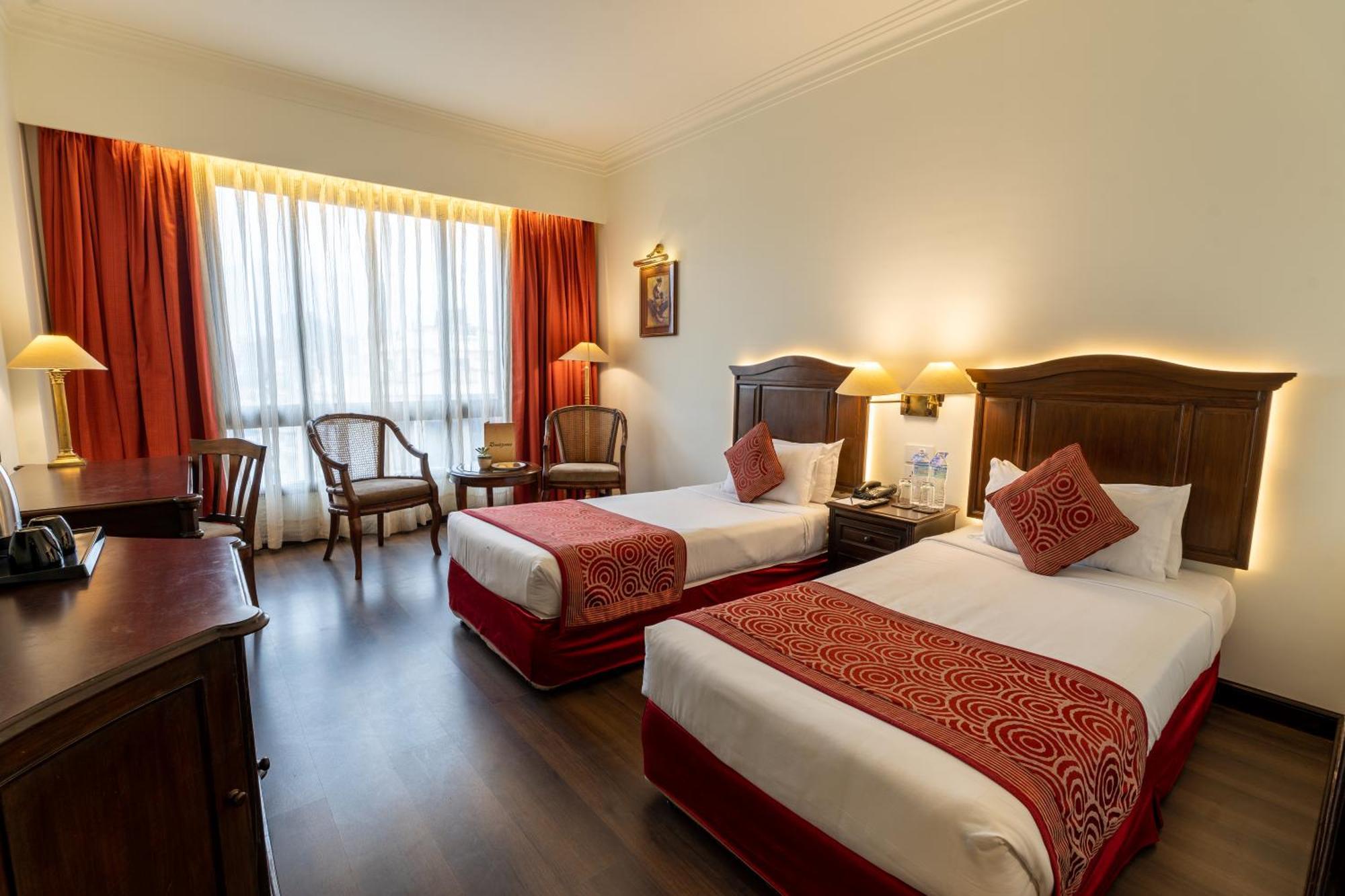 Grand Hotel Катманду Экстерьер фото
