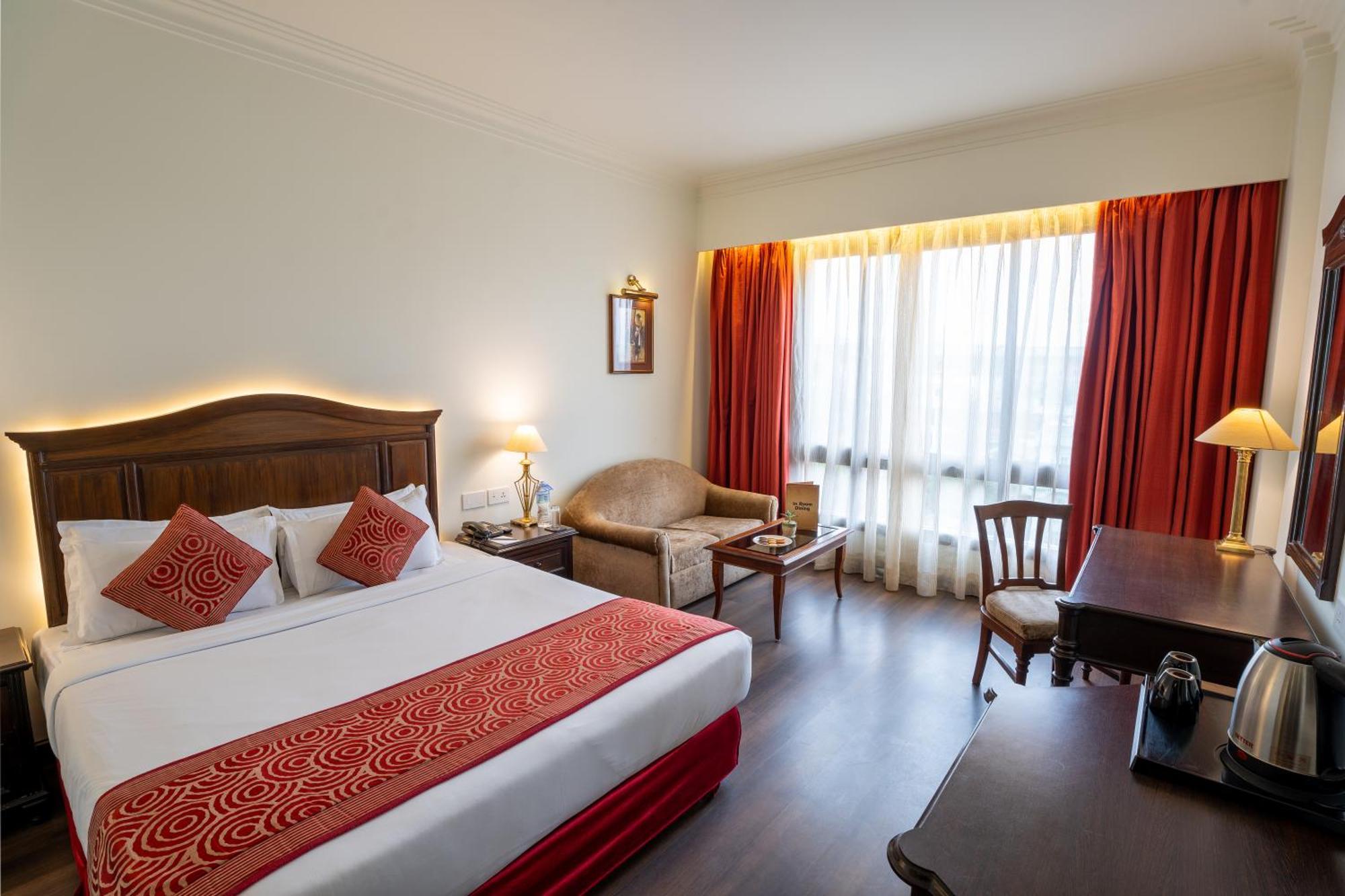 Grand Hotel Катманду Экстерьер фото