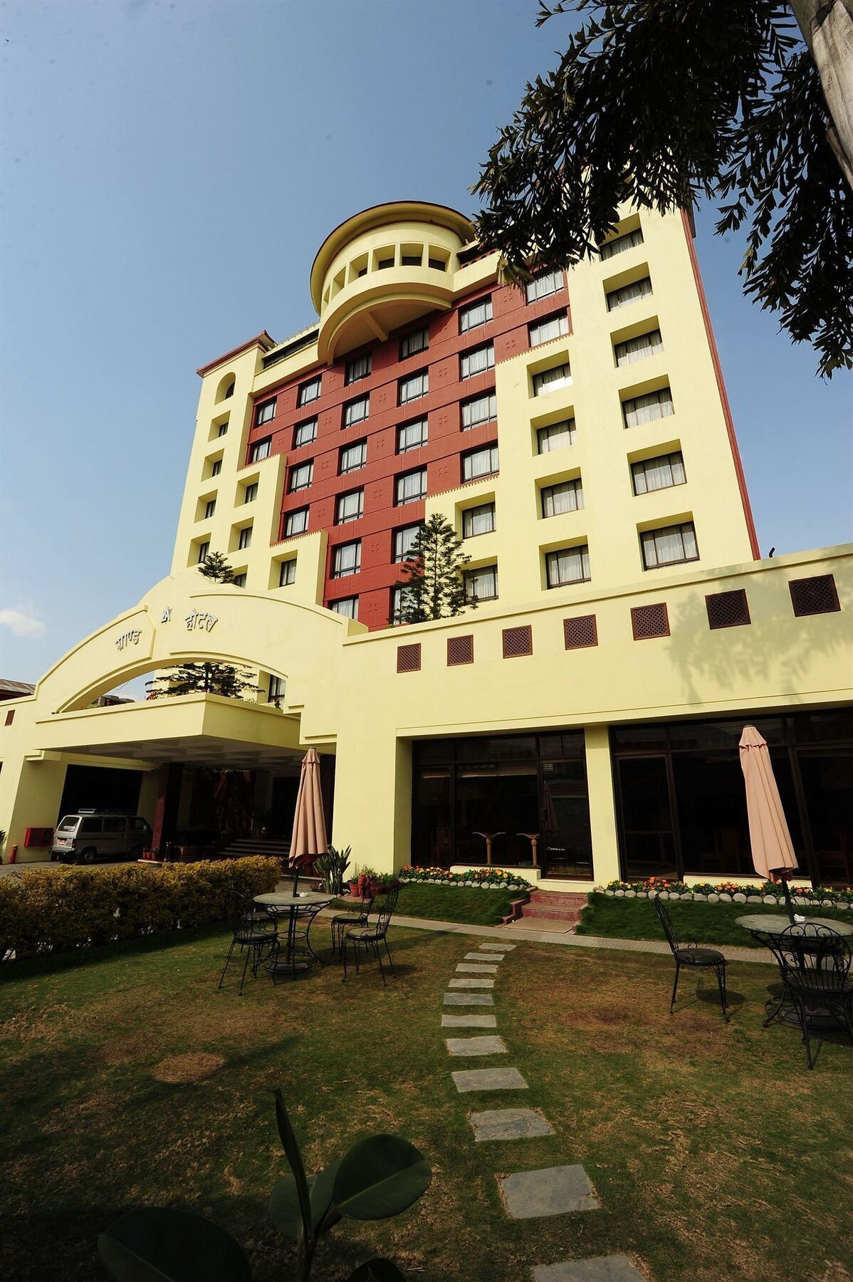 Grand Hotel Катманду Экстерьер фото